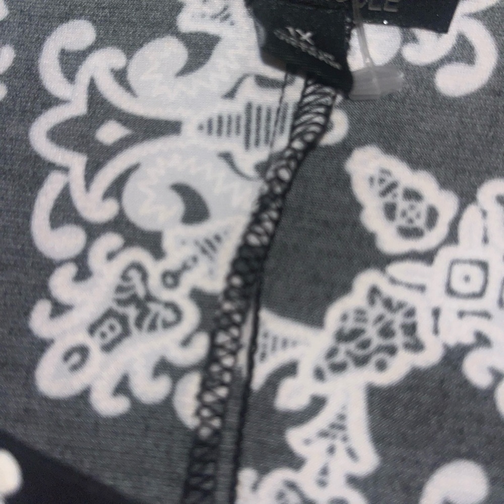 Ronni Nicole Elegant Black and White‎ Patterned Midi Dress - Picture 4 of 6